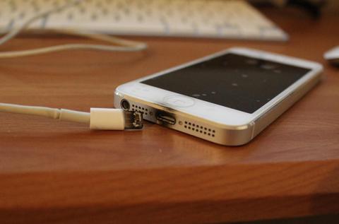 How to safely charge your phone tablet or laptop